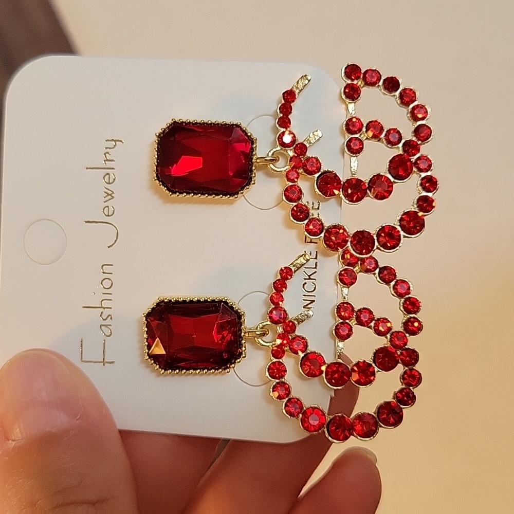 lady in red earrings 😍